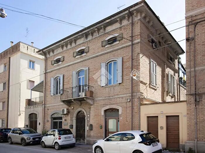 Appartamento quadrilocale in vendita in Corso Giuseppe Garibaldi, Porto San Giorgio