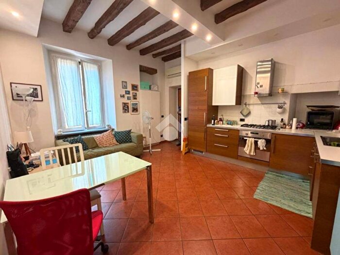 Appartamento trilocale in affitto in Via legnone, Dergano, Milano