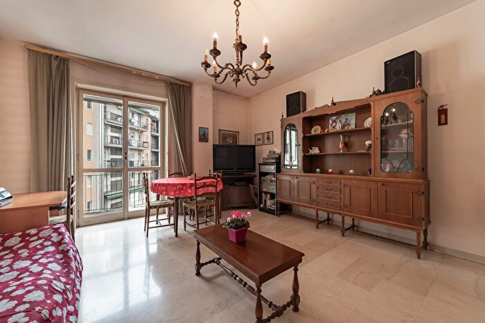 Appartamento trilocale in vendita in Via Copernico, Milano