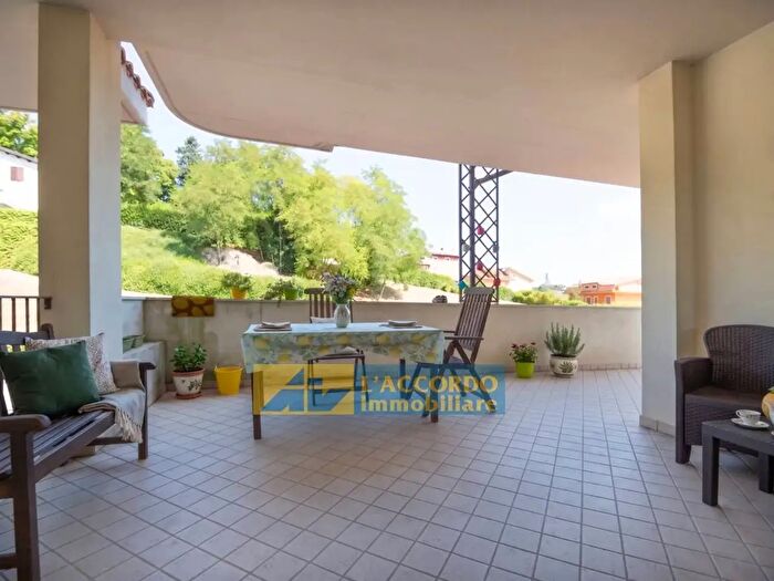 Appartamento con 6 locali in vendita in Via Pignatelli, Cepagatti