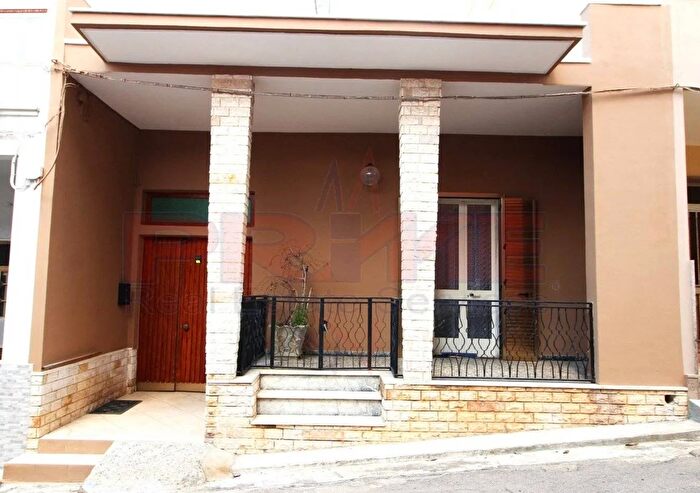 Casa con 7 locali in vendita in Via Quinto Ennio Tuglie, Tuglie