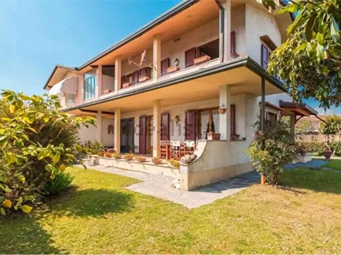 Casa con 6 locali in vendita in Via Canova, Forte Dei Marmi
