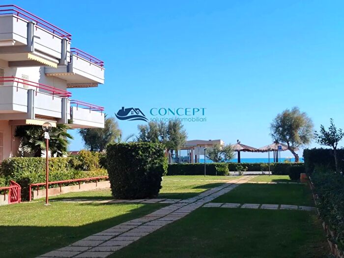Appartamento trilocale in vendita in Via Procida Snc, Martinsicuro