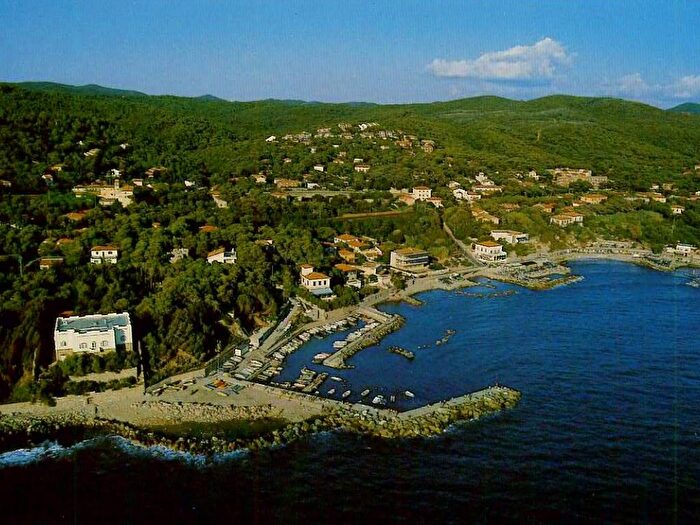 Appartamento trilocale in affitto in Via Renato Fucini, Quercianella, Livorno