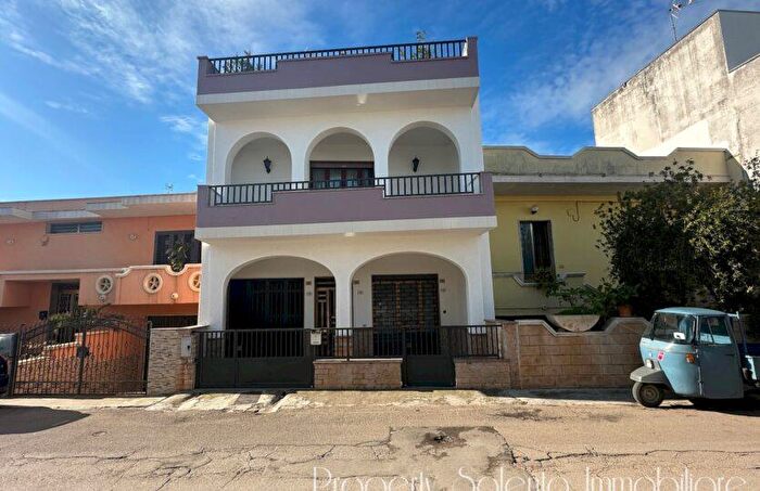 Casa con 6 locali in vendita in Via Firenze Ugento Residenziale, Ugento