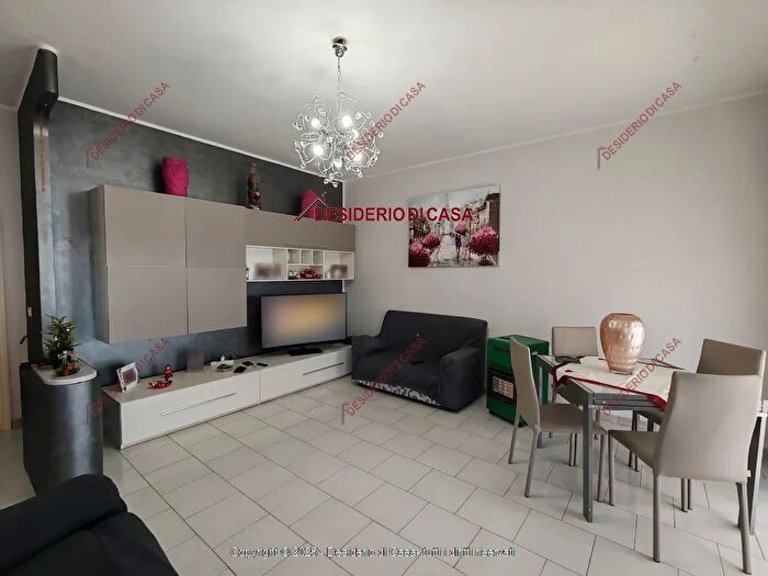 Appartamento trilocale in vendita in Santo Stefano Di Camastra