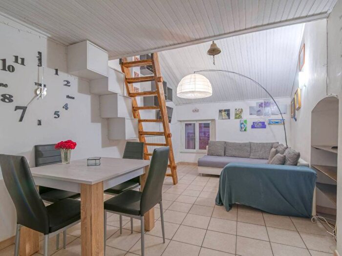 Appartamento bilocale in affitto in Vico di Piazzetta Doria, Centro, Finale Ligure