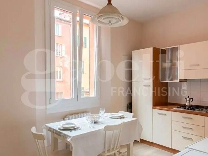 Appartamento trilocale in affitto in Via delle Donzelle, Bologna