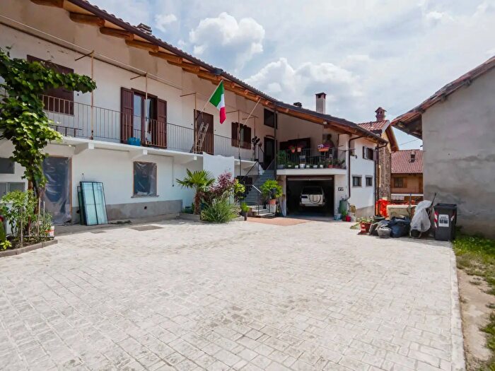 Appartamento con 7 locali in vendita in Via Principi della Cisterna, Reano