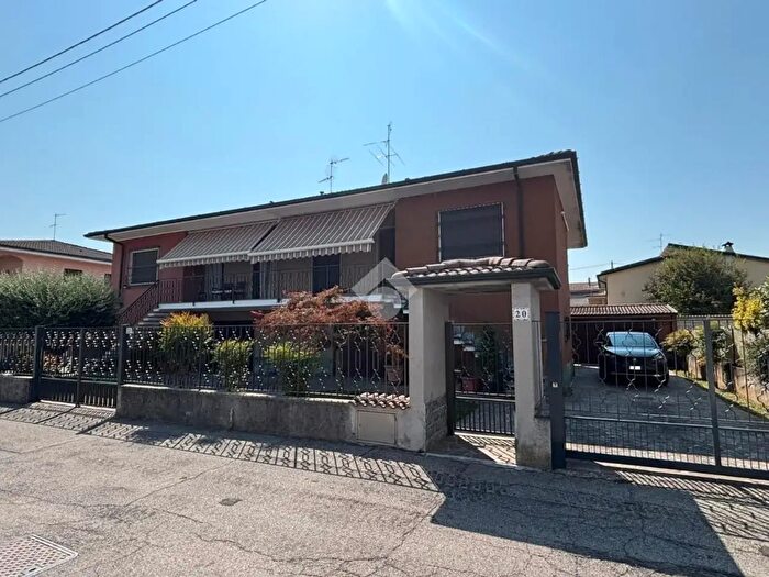 Casa trilocale in vendita in Via Amilcare Ponchielli, Rivolta D'Adda