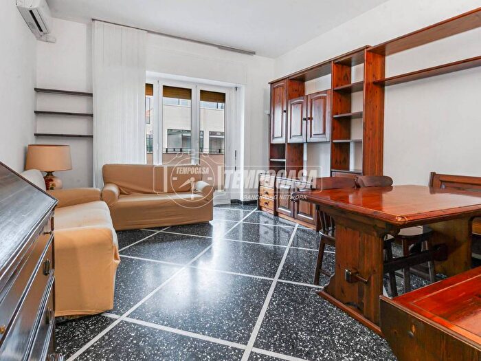 Appartamento trilocale in affitto in Via Ippolito Rosellini, Isola, Milano