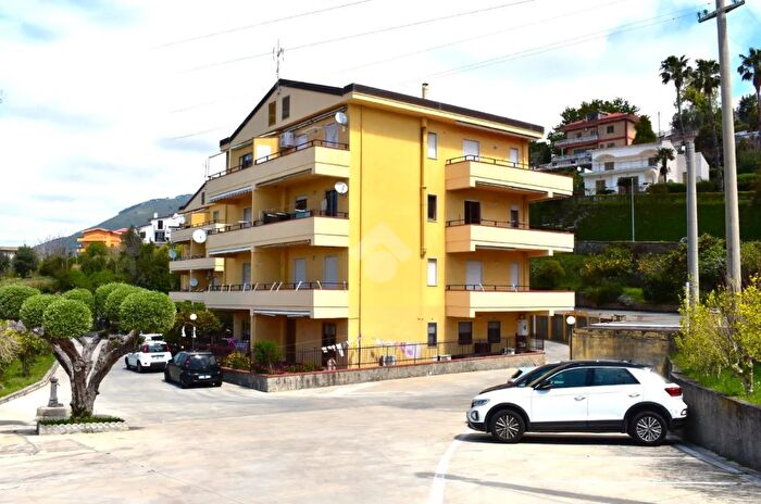 Appartamento trilocale in vendita in Via Libertini, San Lucido