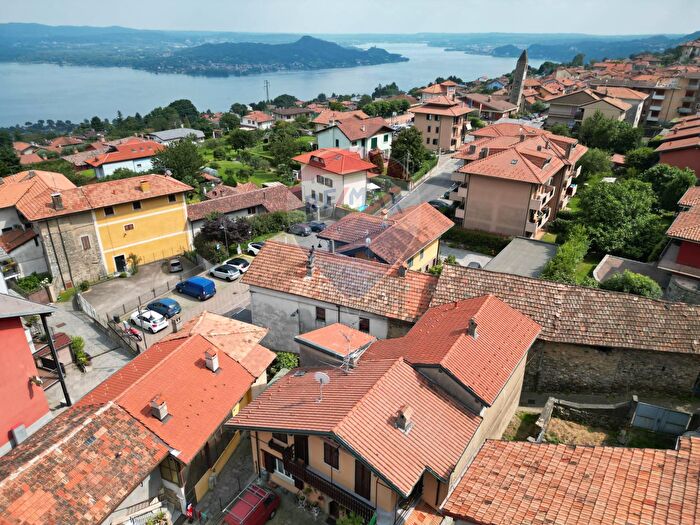 Casa quadrilocale in vendita in Via Vianelle, Massino Visconti