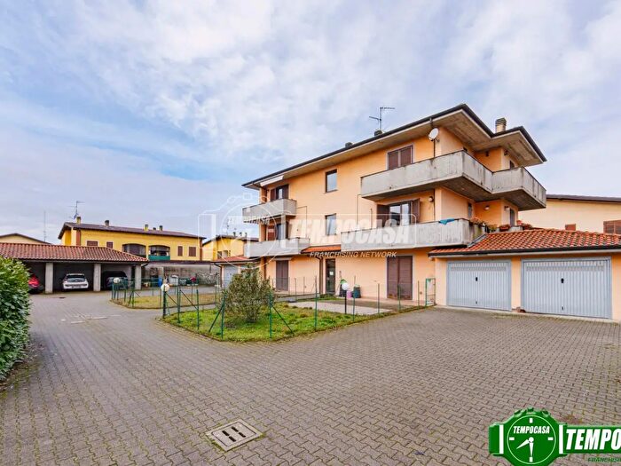 Appartamento trilocale in vendita in Via Barbieri, Roncaro