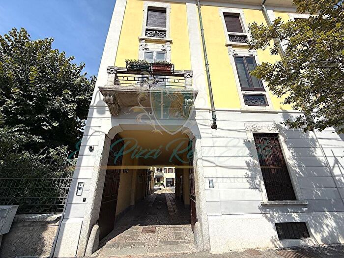 Appartamento quadrilocale in vendita in Viale Pavia, Lodi