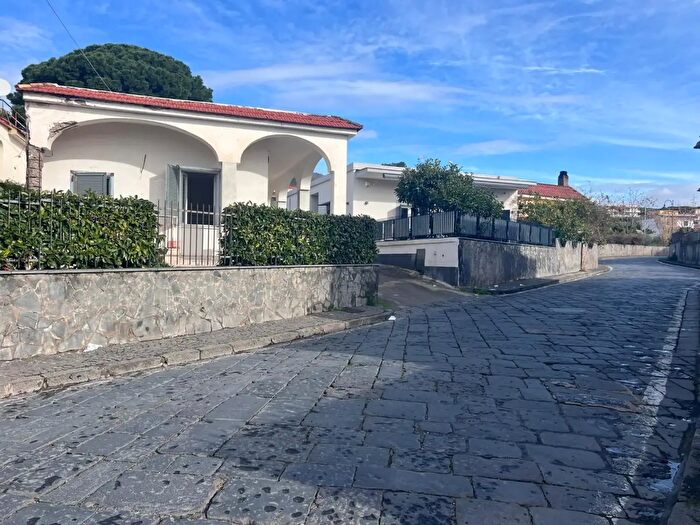 Appartamento trilocale in vendita in Via Cappella degli Orefici, Torre Del Greco