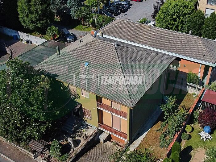 Casa con 8 locali in vendita in Via Manzoni, Arese