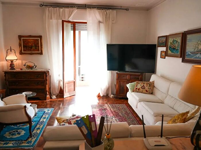 Appartamento con 5 locali in vendita in a Democrazia, Massa