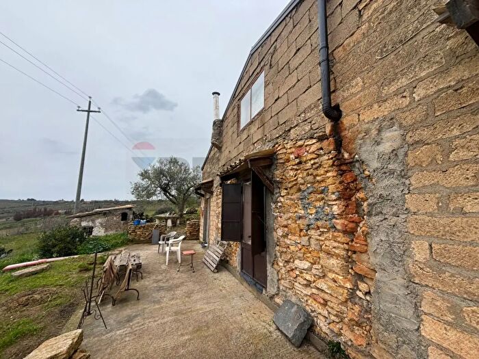 Casa con 5 locali in vendita in Cda Vagne Sn, Piazza Armerina