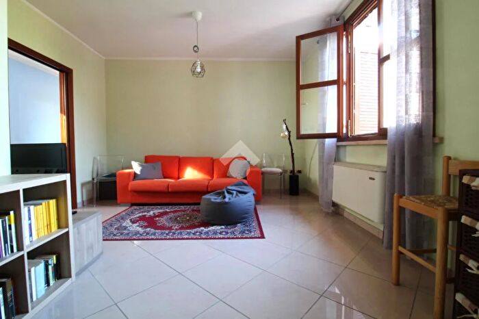 Casa con 12 locali in vendita in Suzzara