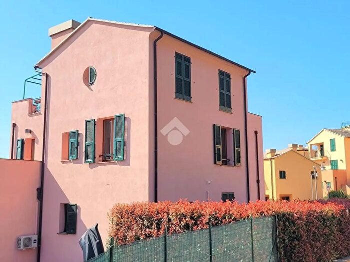 Appartamento trilocale in vendita in Via dei Corbezzoli, Cogoleto