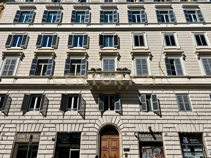 Appartamento trilocale in affitto in Via Cavour, Monti, Roma