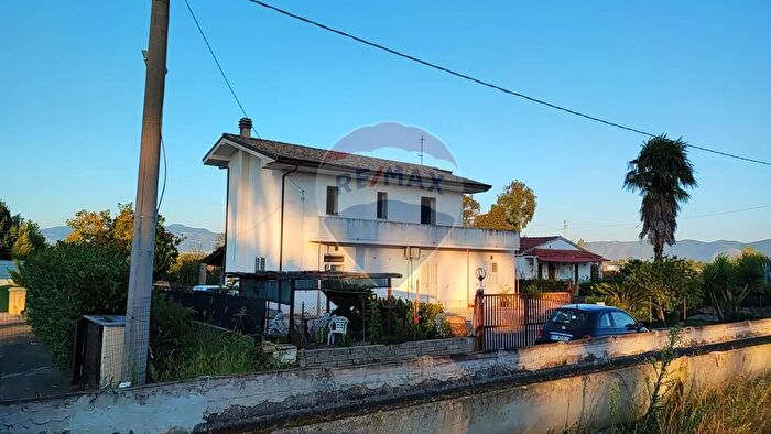 Casa con 11 locali in vendita in Sessa Aurunca