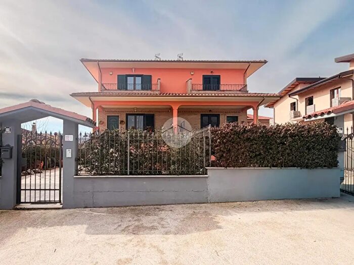Casa con 6 locali in vendita in Via Luigi Mercantini, Avezzano