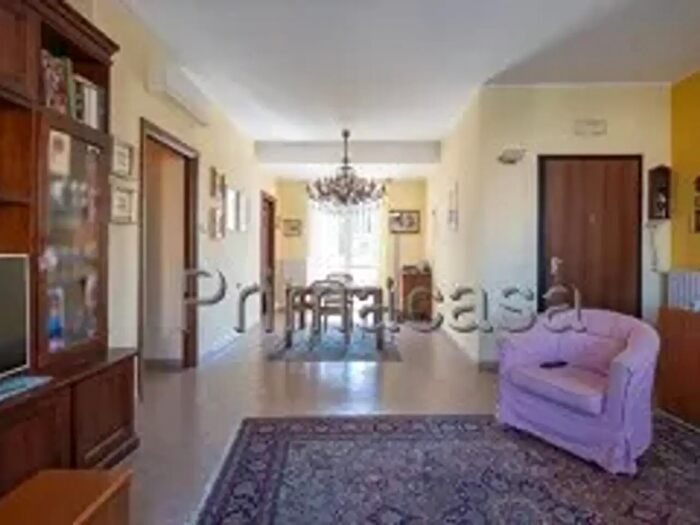 Appartamento trilocale in vendita in Via Cermenate, Milano