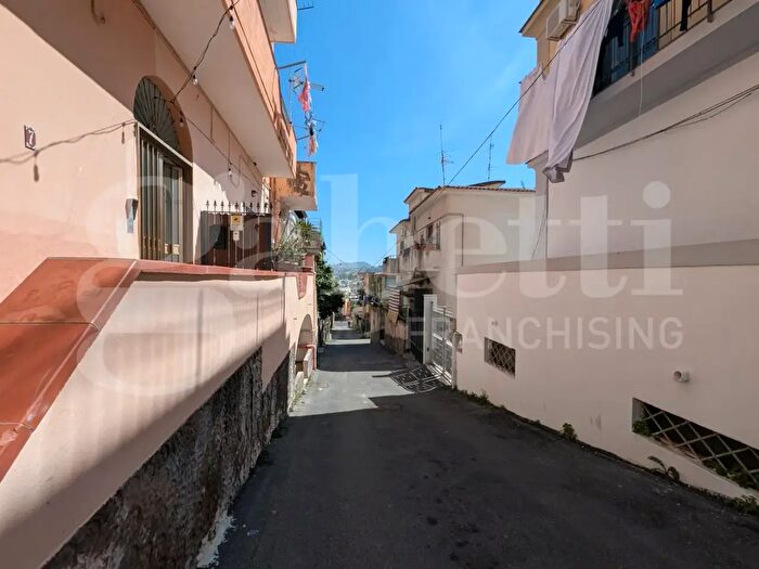 Appartamento trilocale in vendita in Via Prima Traversa Torregaveta, Bacoli