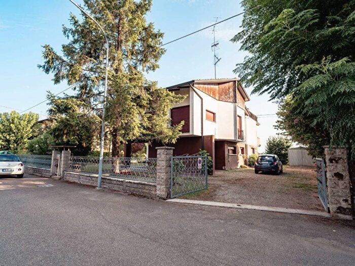 Casa con 6 locali in vendita in Via Salvo D'Acquisto, Minerbio