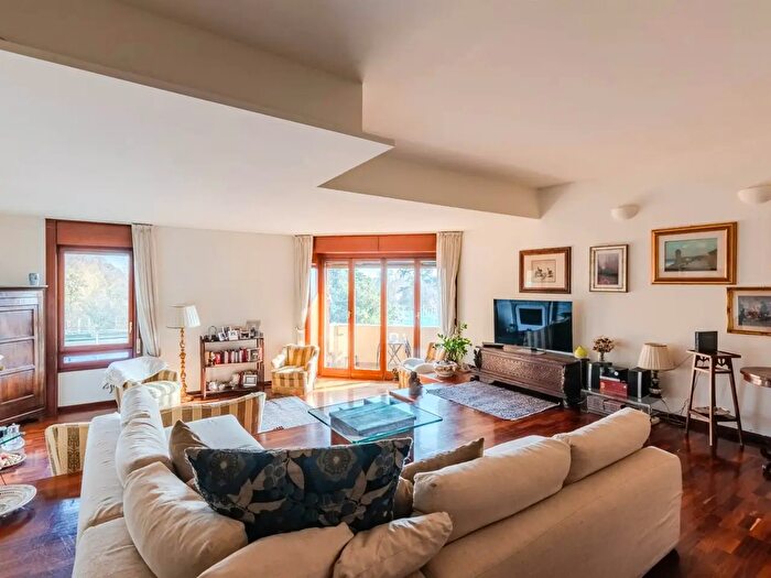 Appartamento con 5 locali in vendita in Via Ramazzotti, Monza