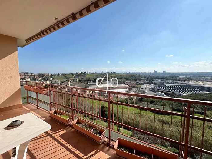 Appartamento con 6 locali in vendita in Via Fulda, Roma