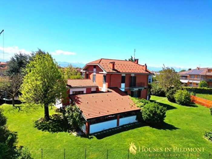 Casa con 6 locali in vendita in Fossano