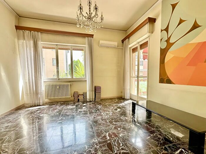 Appartamento con 5 locali in vendita in Via Ugo Corsi, Firenze
