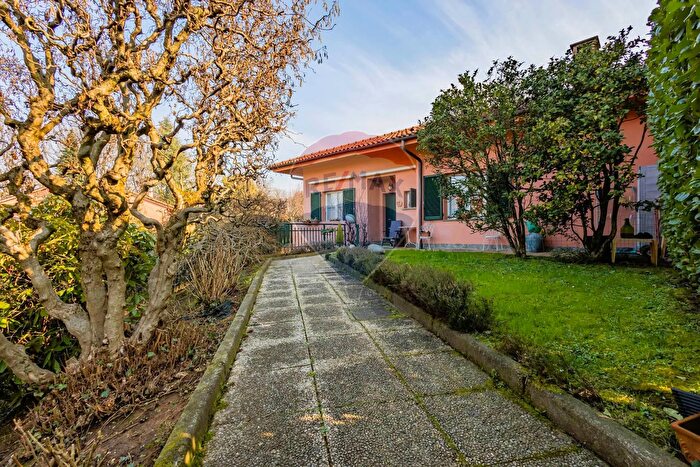 Casa quadrilocale in vendita in Via Principale, Correzzana