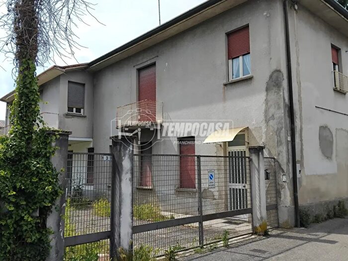 Casa quadrilocale in vendita in Via Bruno Buozzi, Lentate Sul Seveso