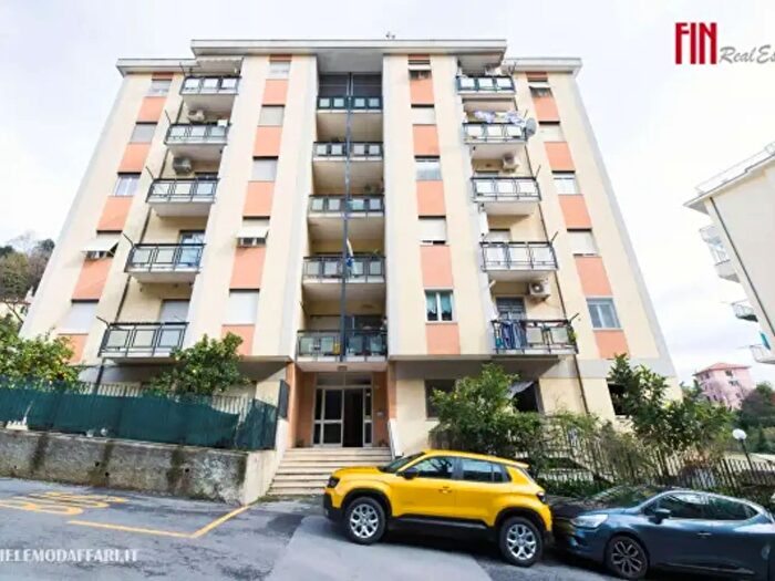 Appartamento trilocale in vendita in Via SantAlberto, Genova