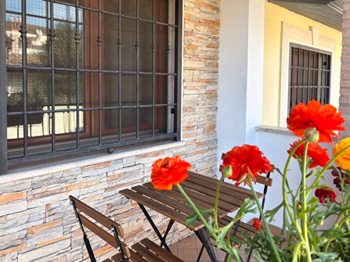 Appartamento trilocale in affitto in Via Giuseppe Ottavio Pitoni, Infernetto, Roma