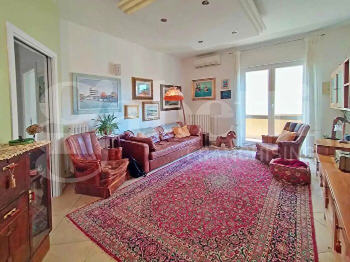 Appartamento con 5 locali in vendita in Lungomare Mameli, Senigallia