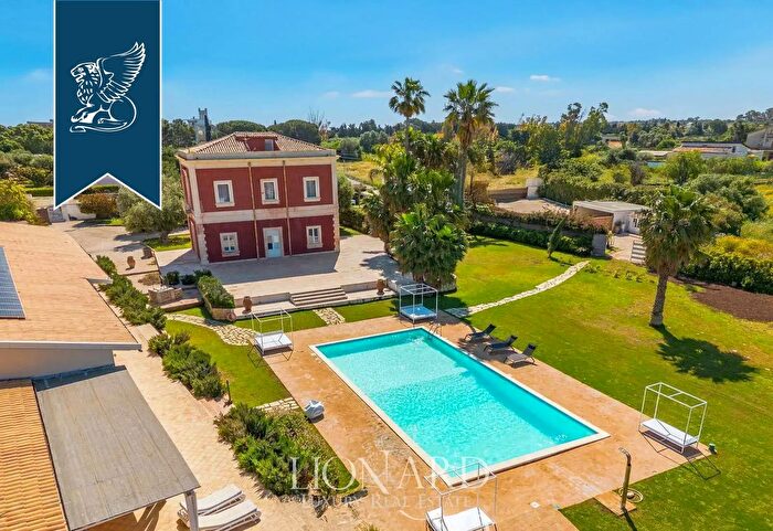 Casa con 7 locali in vendita in Siracusa