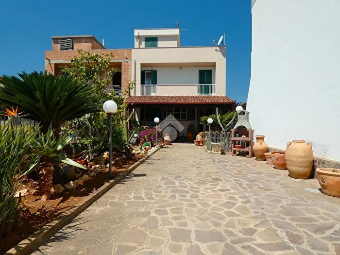 Casa con 7 locali in vendita in Via Antonio Segni, Scanzano Jonico