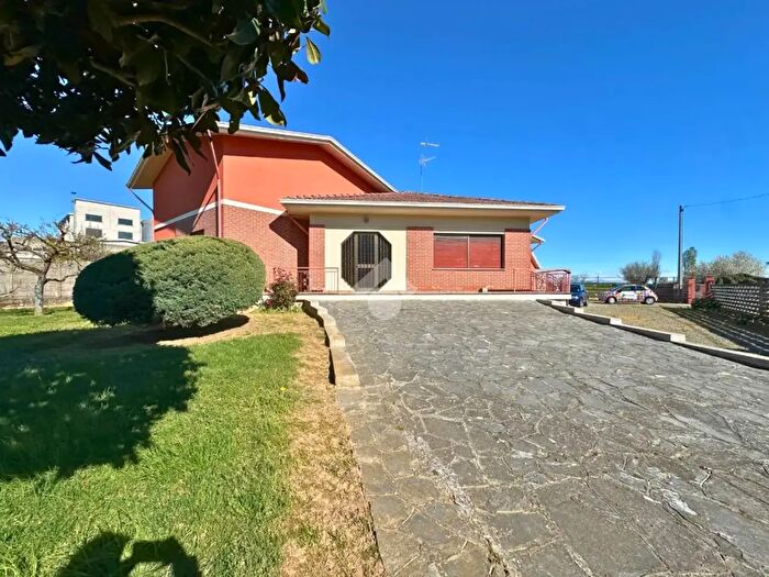 Casa con 8 locali in vendita in Via Aldo Bonifacio, Crova
