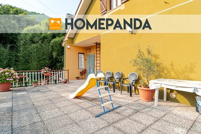 Appartamento con 8 locali in vendita in Via Badino, Mignanego