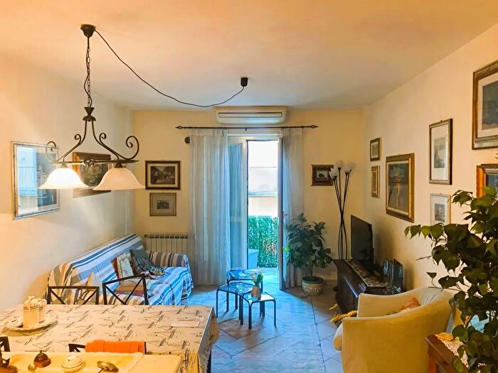Appartamento trilocale in vendita in Viareggio