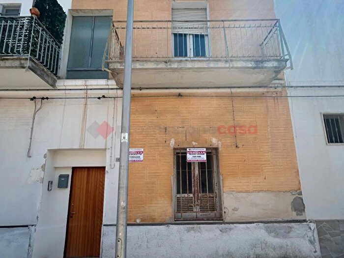 Appartamento con 6 locali in vendita in Via Campania, Grottaglie