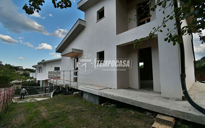 Casa con 5 locali in vendita in Folignano