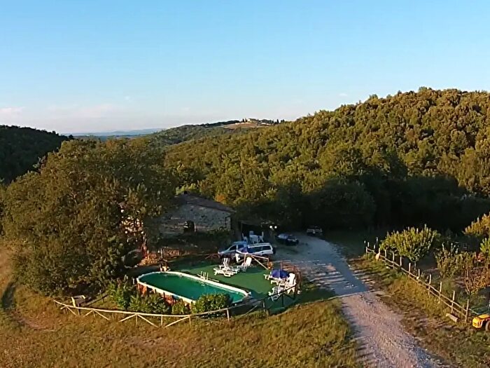 Casa con 6 locali in vendita in Casole DElsa