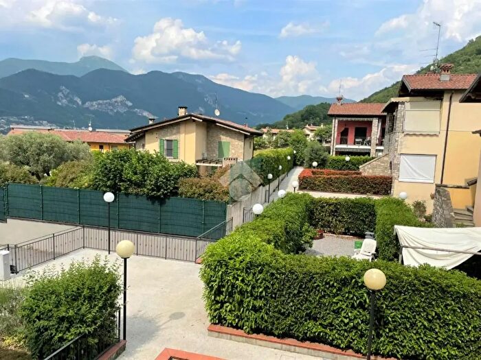 Appartamento trilocale in vendita in Via Tengattini, Paratico