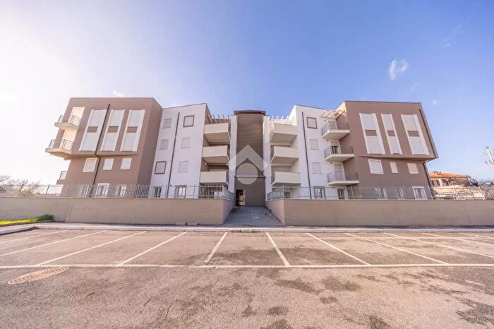 Appartamento trilocale in vendita in Via Casal Bianco, Guidonia Montecelio